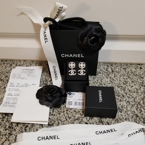 🆕 SOLD !!!! CHANEL Runway Spring /Summer 22 - Picture 3 of 12